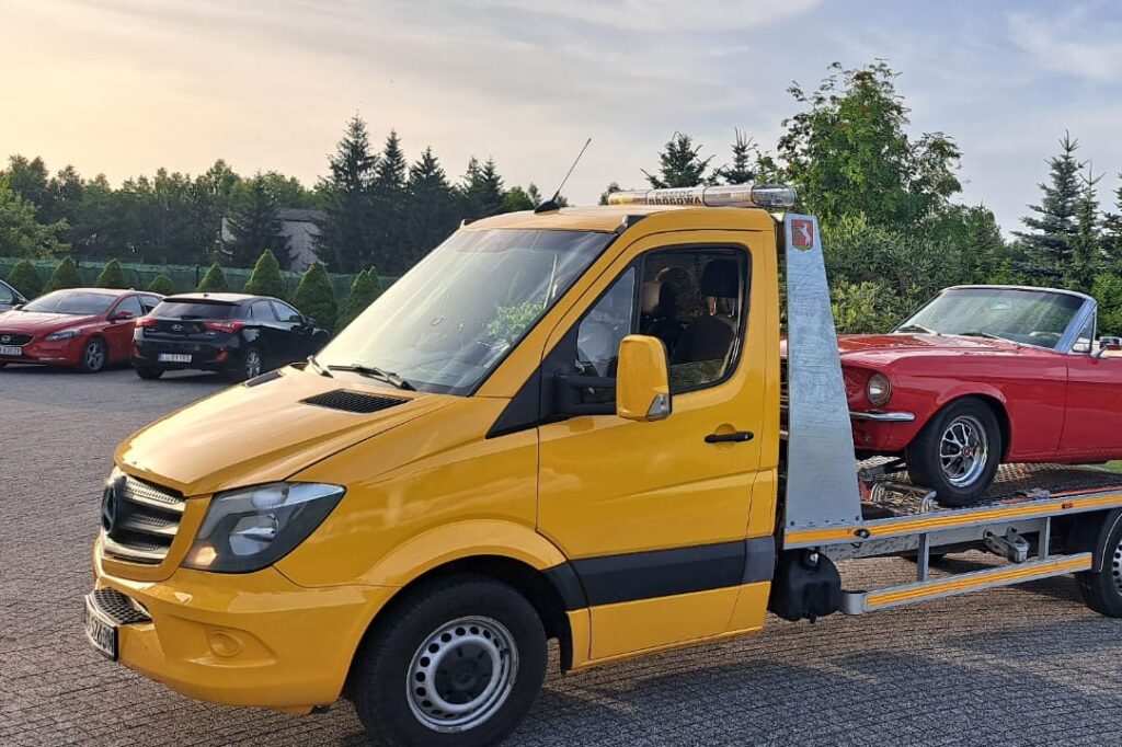 jak przygotować samochód do transportu lawetą